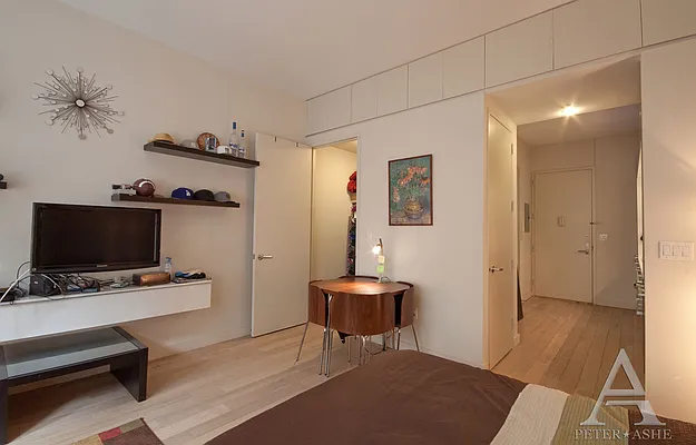 Rented by Peter Ashe | media 6