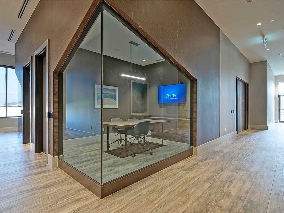 2nd image of 2550 Simcoe St N #1805