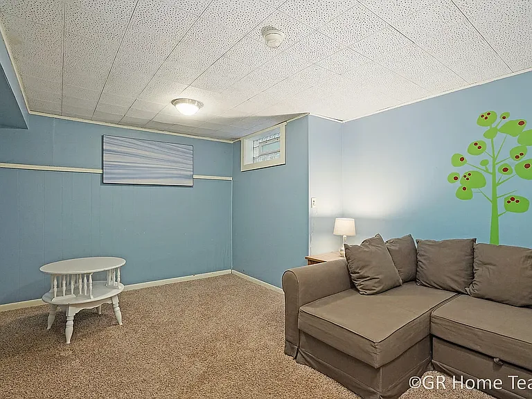 910 Calvin Ave SE — Photo 32