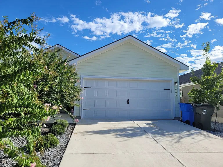 609 Ashers Pl — Photo 1