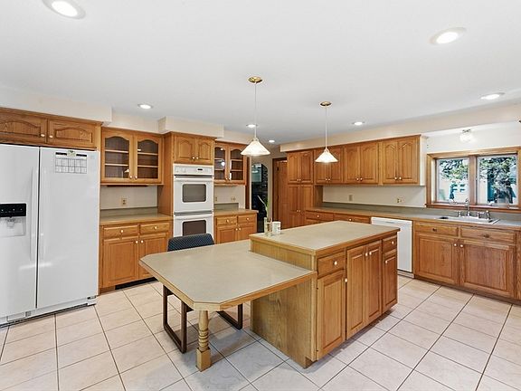 4th image of 175 Granby Rd