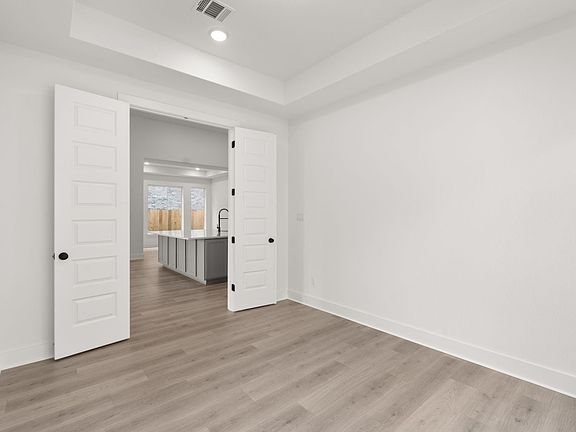 5th image of 208 Camille St