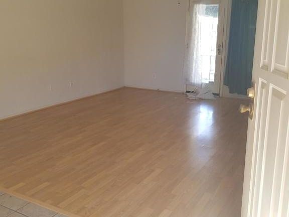 5th image of 1160 W Lark Dr