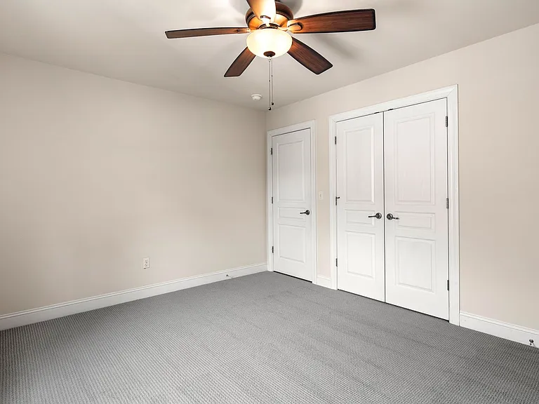 8 Trafalgar Cir — Photo 22