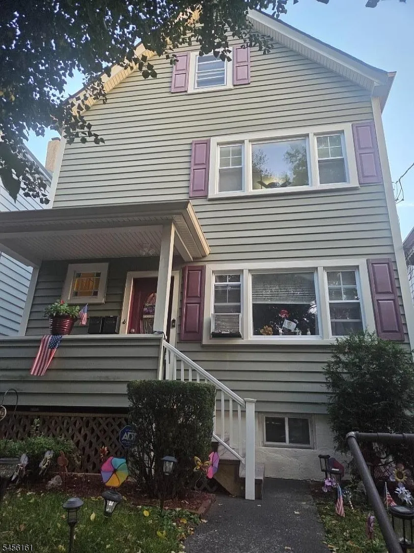 2 bed, 1.0 bath, $2,000 — Photo 1