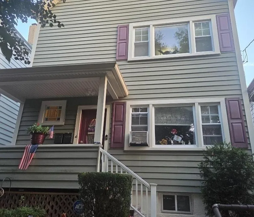 293 Burgess Pl