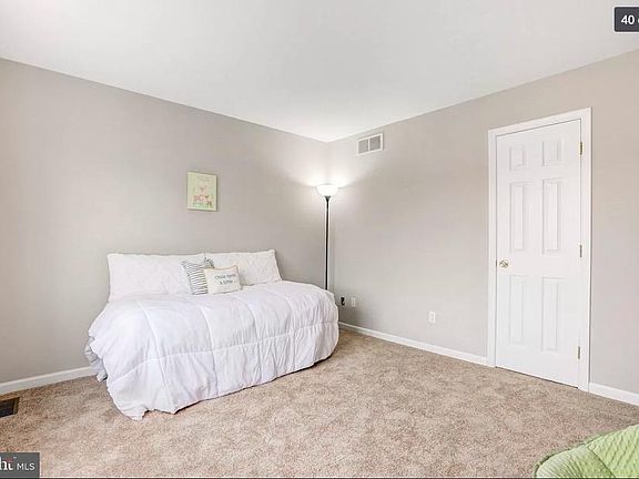 4th image of 197 Vincent Cir