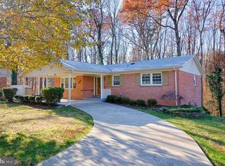 6702 Coachman Dr, Springfield, VA 22152