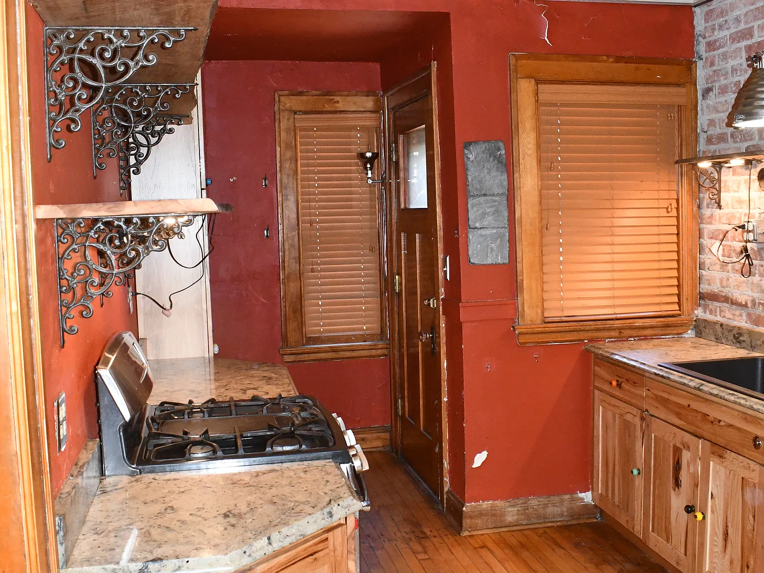 5 bed, 2200 sqft, $1,700 — Photo 4