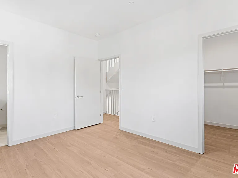 2523 1/2 S Orange Dr — Photo 5
