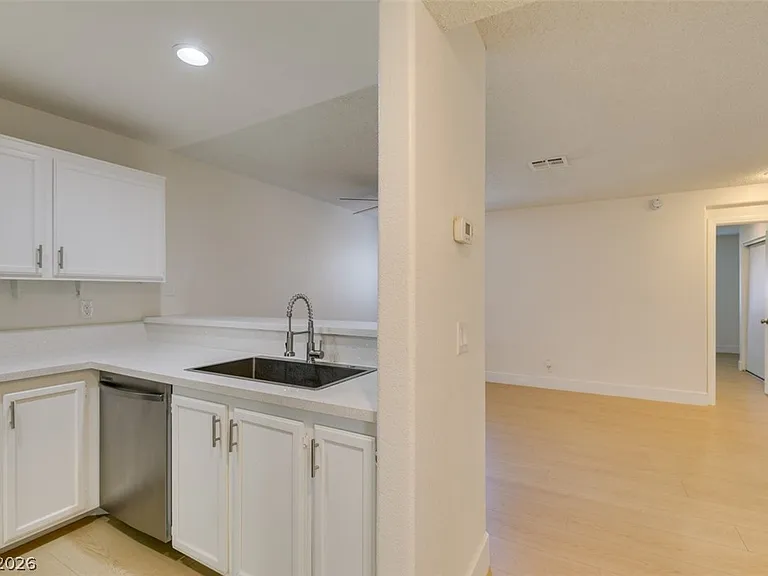 1800 Edmond St #124 — Photo 42