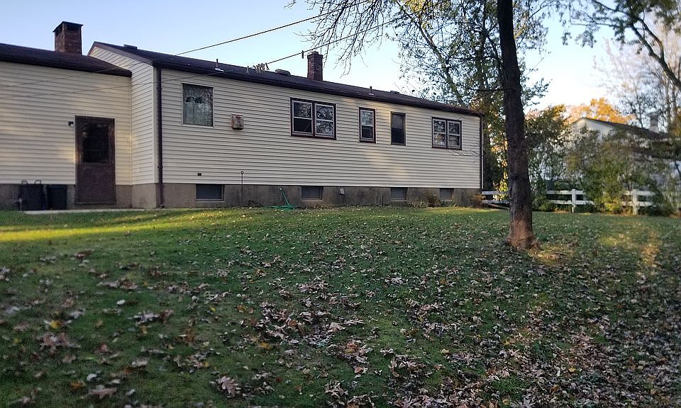 2nd image of 15 Rainbow Ln