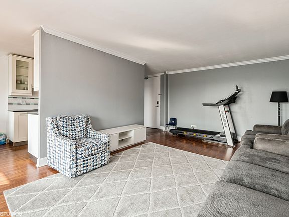3rd image of 6933 N Kedzie Ave APT 711