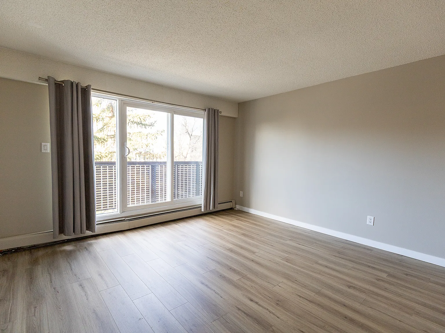 2501 Apartments — Photo 2