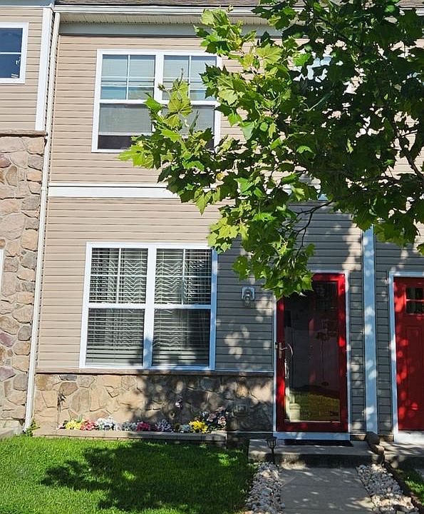1st image of 19 Rowand Way E