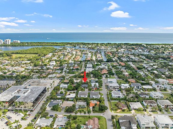 2nd image of 1132 NE 3rd Avenue