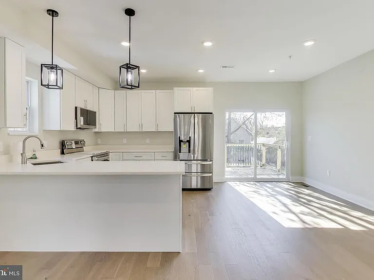 5333 Hayes St NE — Photo 5