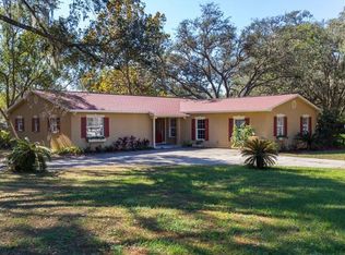 28910 Walker Dr, Zephyrhills, FL 33544