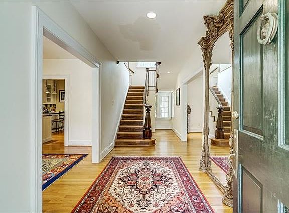 3rd image of 1527 Sunset Ln