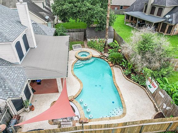 5th image of 8106 Laurel Ln