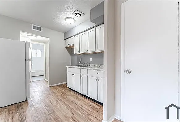 14918 Milverton Rd #3 — Photo 23