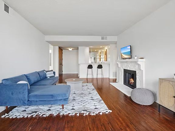 2nd image of 310 Tahiti Way APT 201