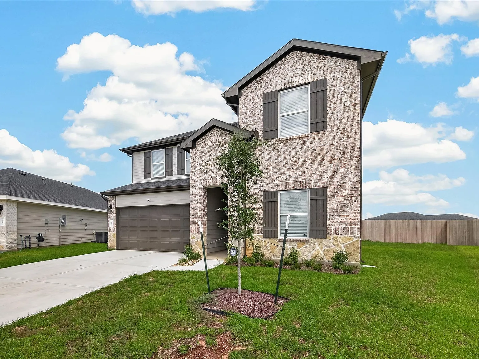 4 bed, 3.0 bath, 2251 sqft, $2,400 — Photo 4