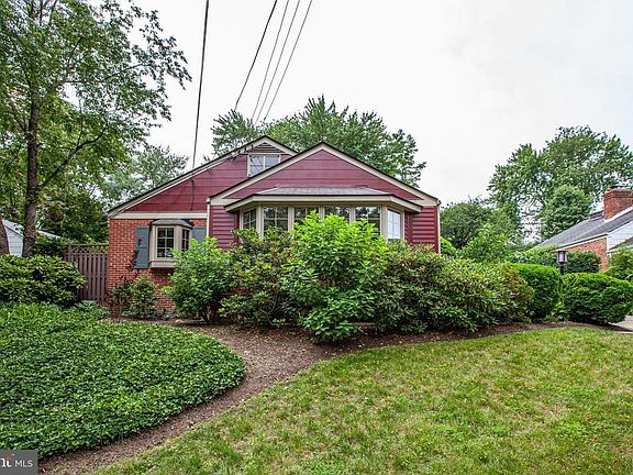 3rd image of 810 Janneys Ln