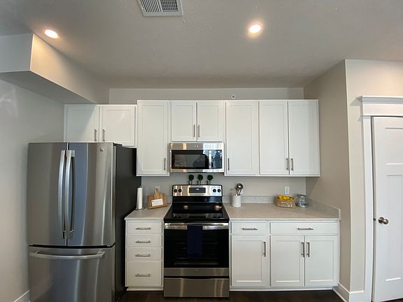 5th image of 7630 Park Dr #214
