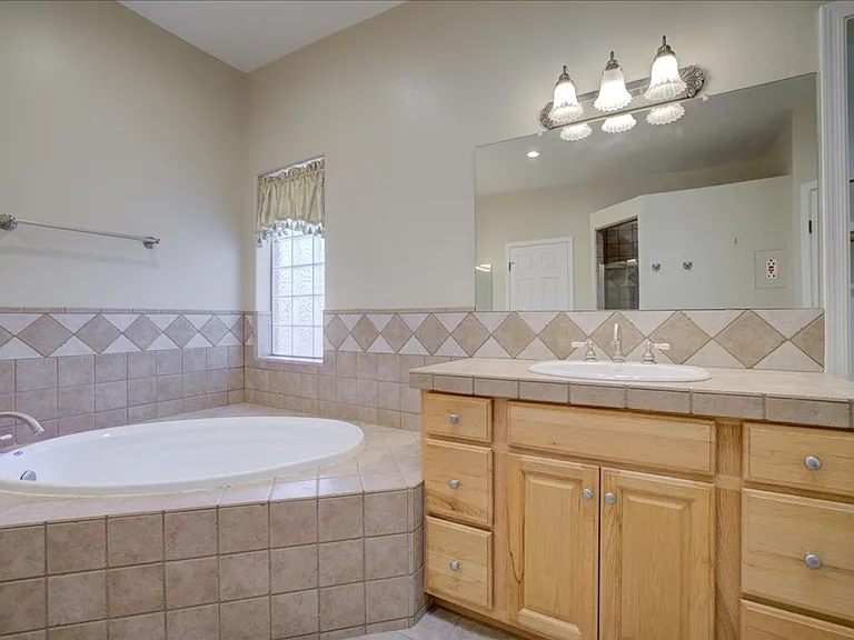 4750 N Bonanza Ave — Photo 42
