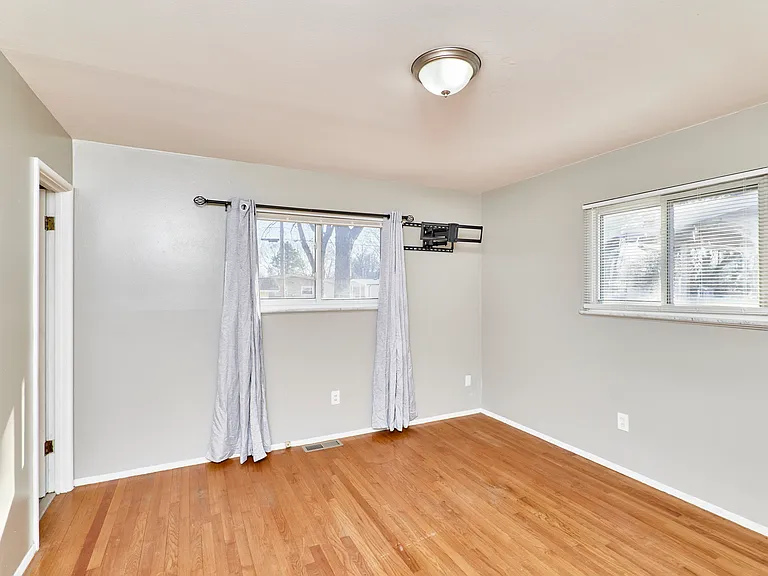 495 Versailles Dr — Photo 17