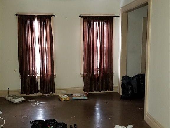 3rd image of 190 Eaton St