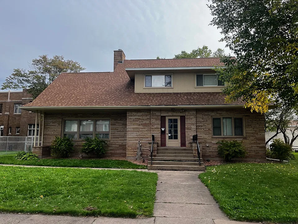1714 John Ave