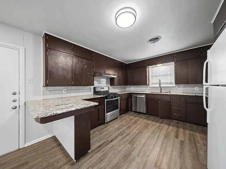 2106 S 47th St — Photo 5