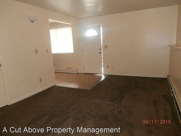 3rd image of 1040 Western Dr APT 1