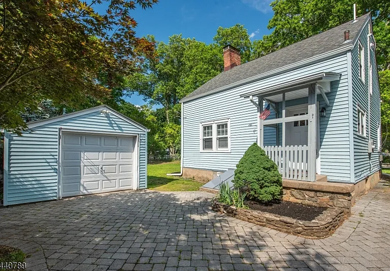 30 Stiles Ave — Photo 27