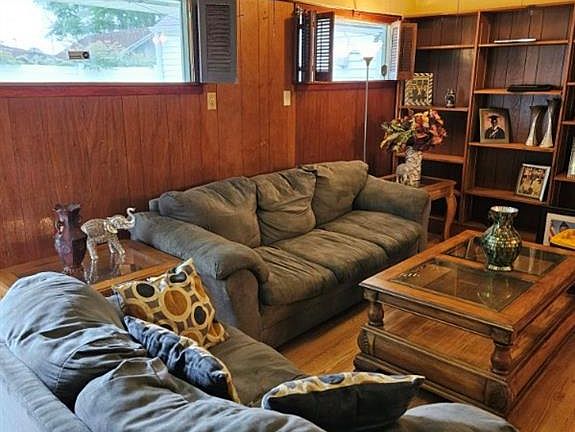 5th image of 3326 Somerset Dr