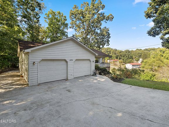 2nd image of 4711 Silverhill Dr