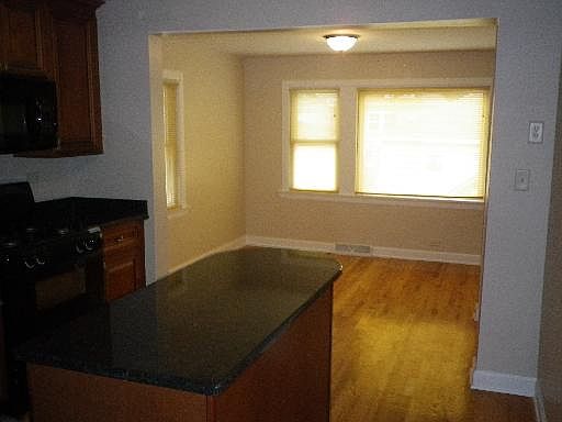 4th image of 2320 S Cuyler Ave