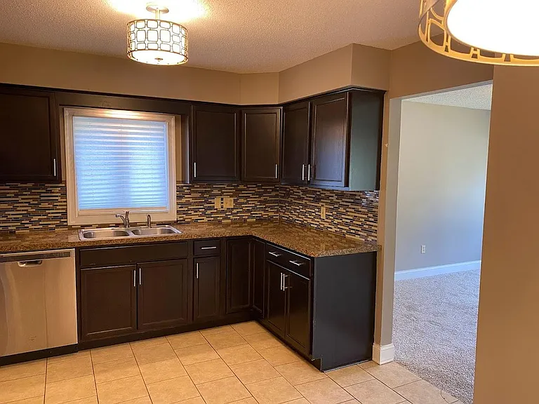 49 Red Oak Dr — Photo 3