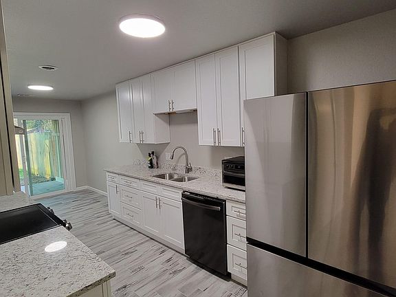 5th image of 1125 W Persimmon St #B
