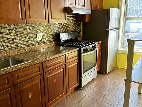 3rd image of 723 Eagle Ave #2