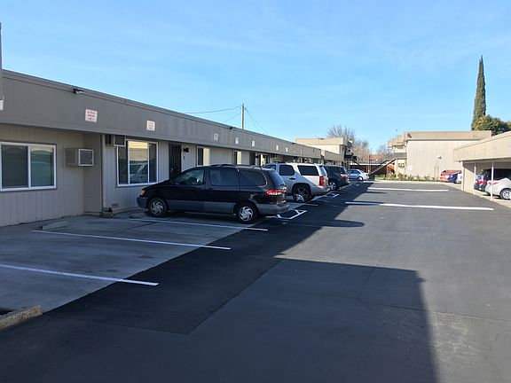 2nd image of 1629 Holly Dr APT 17