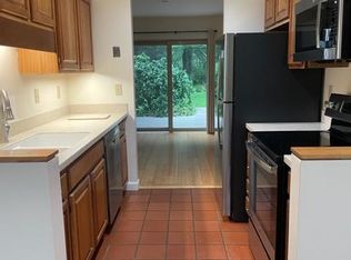 911 Dorset St, South Burlington, VT 05403