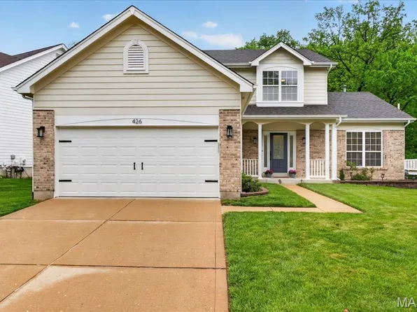 426 Buckhurst Dr, Ballwin, MO 63021