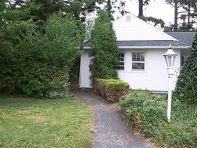 3rd image of 28515 Parkwood Dr