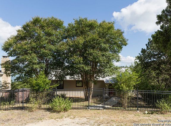 2nd image of 713 Cindy Dr