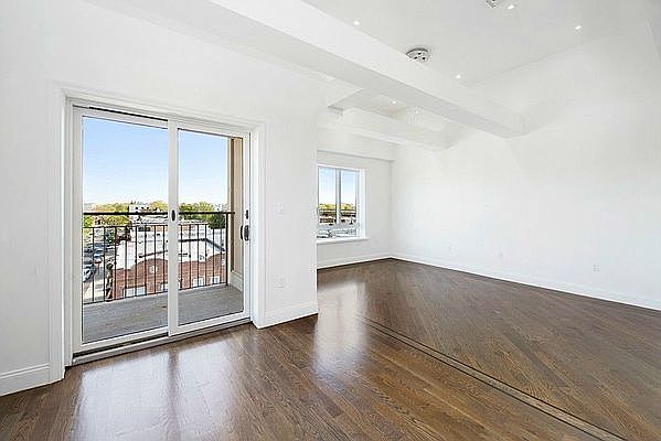 1st image of 225 Avenue M