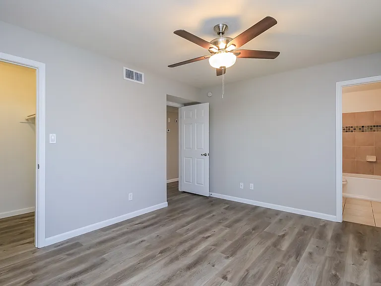 5716 S Roberts Rd — Photo 10