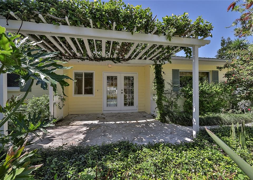 1st image of 608 GOODWIN AVENUE
